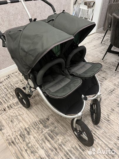 Коляска для двойни bumbleride
