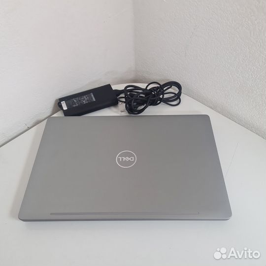 Ноутбук Dell 15.6 FHD Intel Core i7 UND graphics