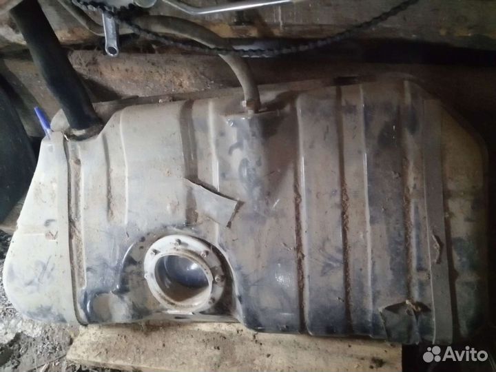 Топливный бак на Приору