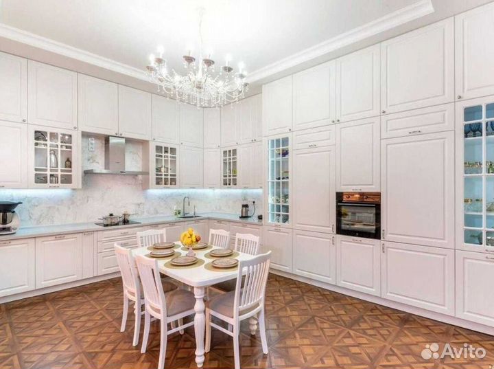 Угловой кухонный гарнитур современный