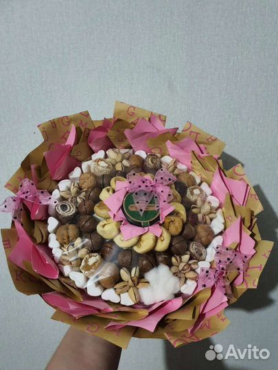 Съедобные букеты из орехов и сухофруктов