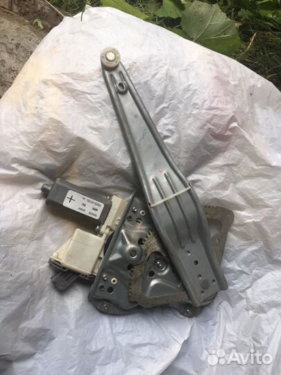 Стеклоподъемник Toyota avensis 2007