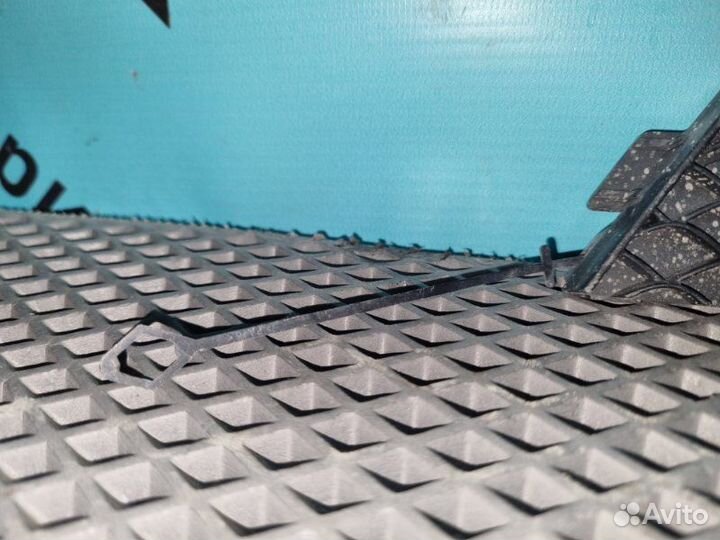 Заглушка буксировочного крюка передняя