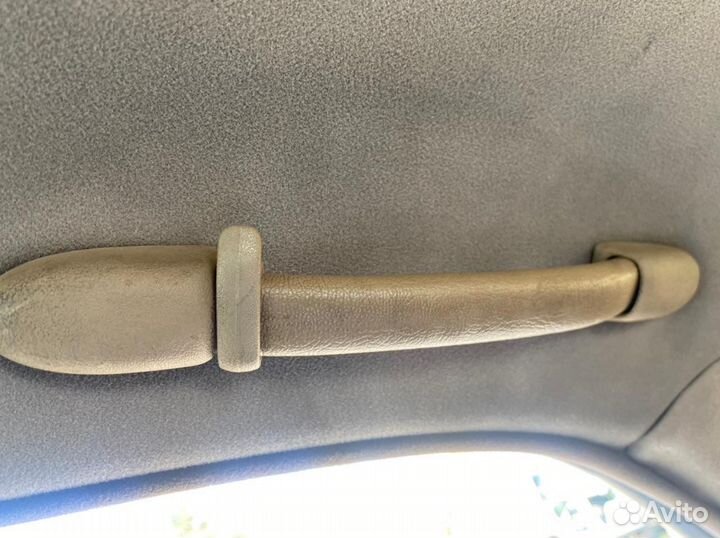 Ручки потолка Mitsubishi Diamanté 1