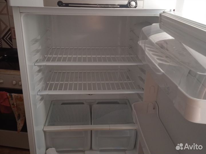 Холодильник бу Indesit