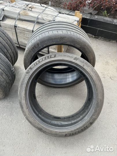 Michelin Pilot Sport 4 S 285/40 R23 и 325/35 R23 115Y