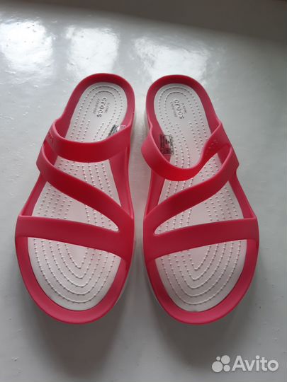 Женские шлепанцы crocs