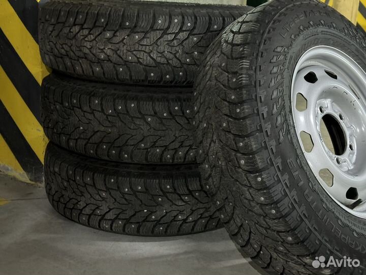 Зимние шипованные 225/75/R16 Nokian Tyres Hakk