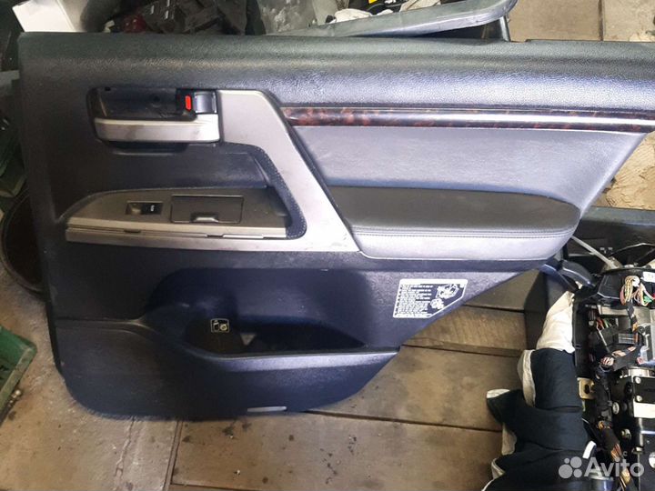 Задняя правая обшивка двери на ленд крузер 200