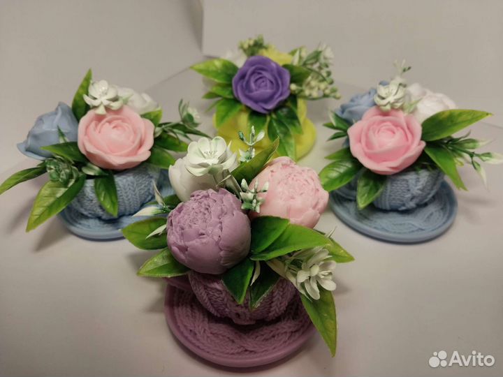 Розы в чашке