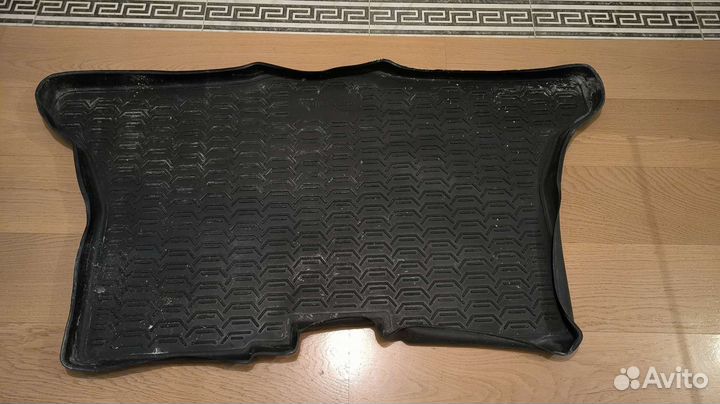 Коврик в багажник Nissan Tiida