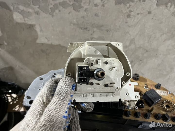 Приборная панель w124