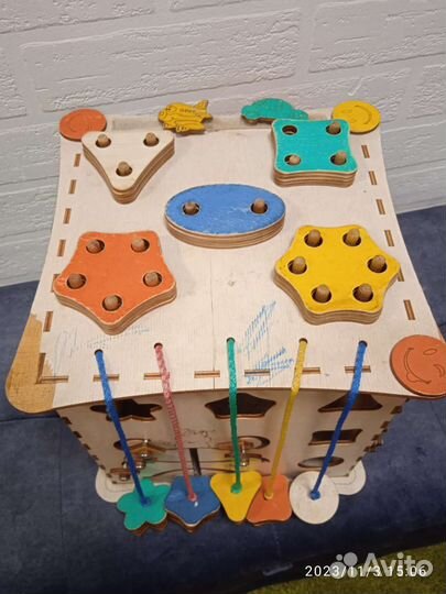 Бизиборд домик бизикуб