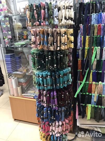 Стойки для мулине, замков, лент. Ящик для денег