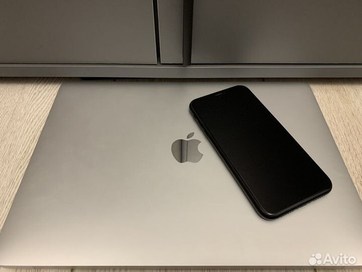 iPhone Xr, 64 ГБ