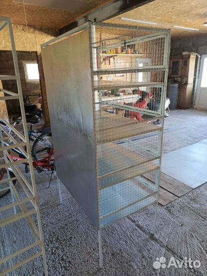 Клетка или брудер для бройлеров