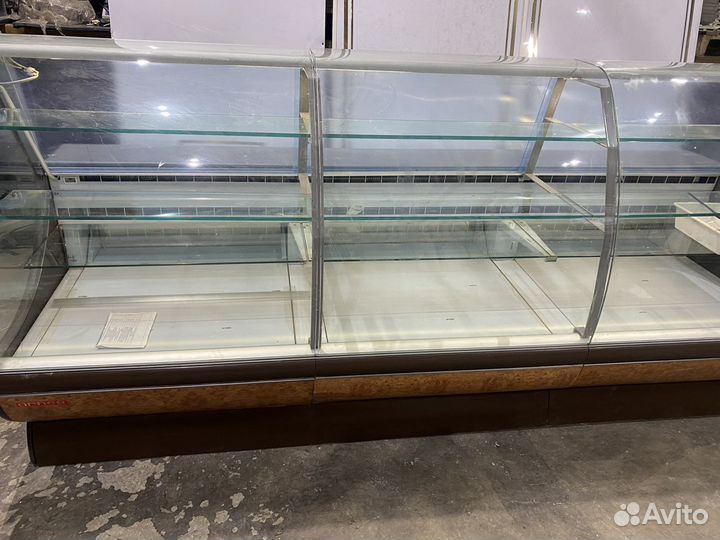 Витрины 3х метровые, 4 шт