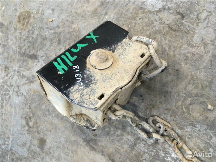 Механизм подъёма запасного колеса Toyota Hilux