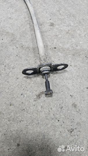 Продам трос ручника задний левый 47560TL0G52