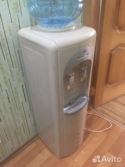 Кулер для воды напольный