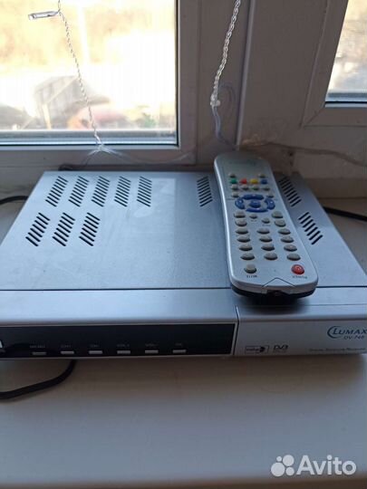Спутниковый цифровой приёмник ресивер Lumax DV-748