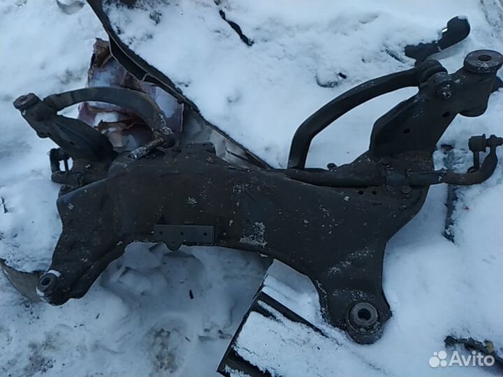 Подрамник Nissan Primera P12