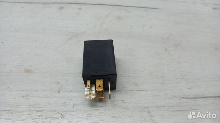 Реле обогрева заднего стекла Opel Omega B