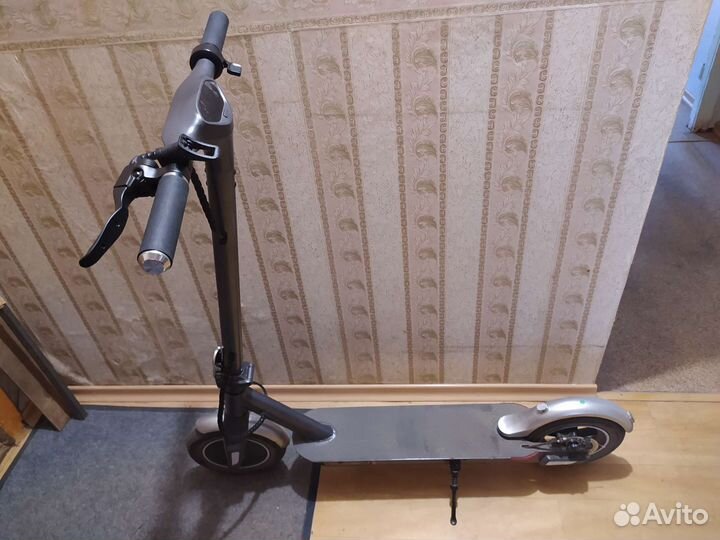 Электросамокат бу в хорошем состоянии гарантийный