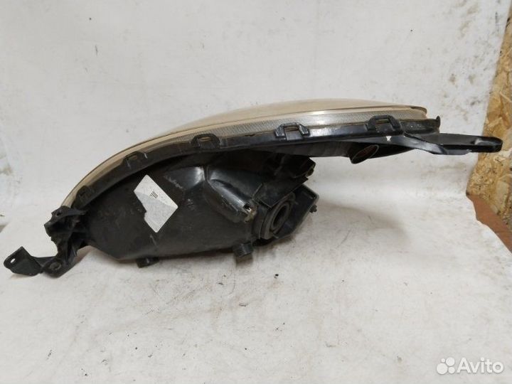 Фара передняя правая Toyota Funcargo