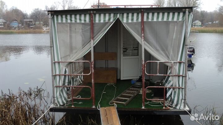 Хаусбот Плавучий дом