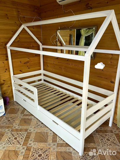 Детская кровать домик
