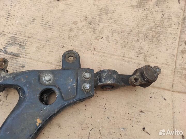 Передний нижний рычаг hyundai sonata 2002 год