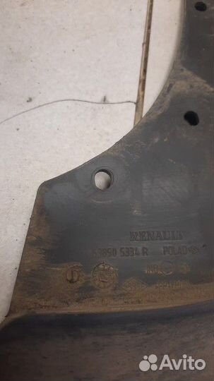 Брызговик передний правый Renault Duster