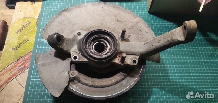 Кулак поворотный в сборе со ступицей левый,правый
