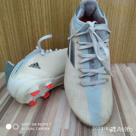 Футбольные бутсы adidas