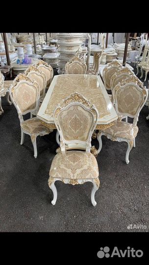 Стол и стулья