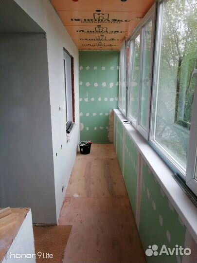 Услуги по Наклеиванию Обоев, Шпатлеванию стен