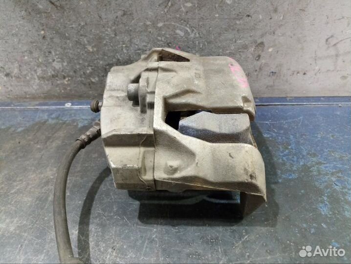 Суппорт передний правый Volvo Xc70 3 Поколение BZ