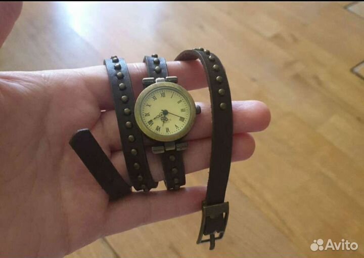 Часы на ремешке под старину