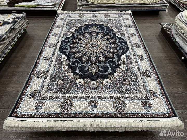 Ковер 2х2,9 новый, классический