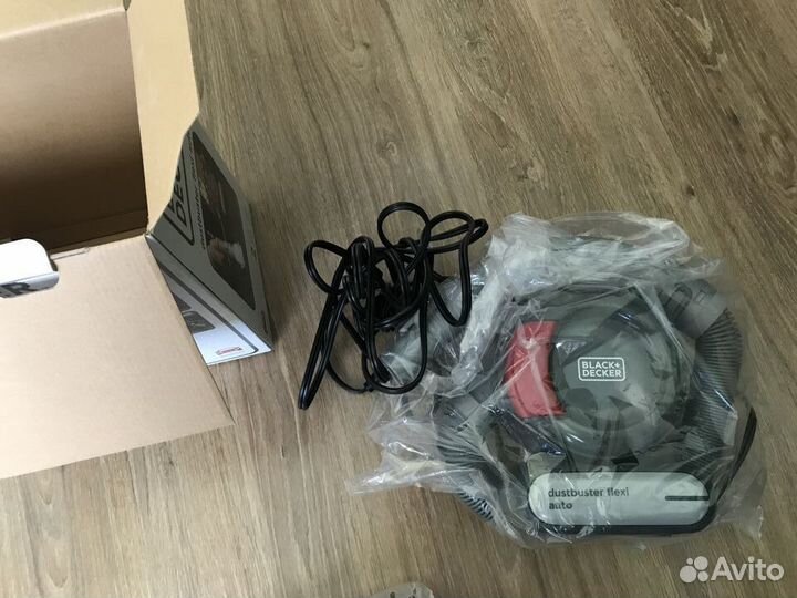 Автомобильный пылесос Black+decker pd1200av