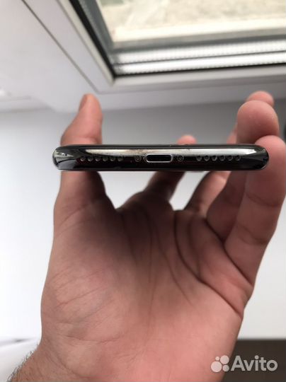 iPhone X, 64 ГБ