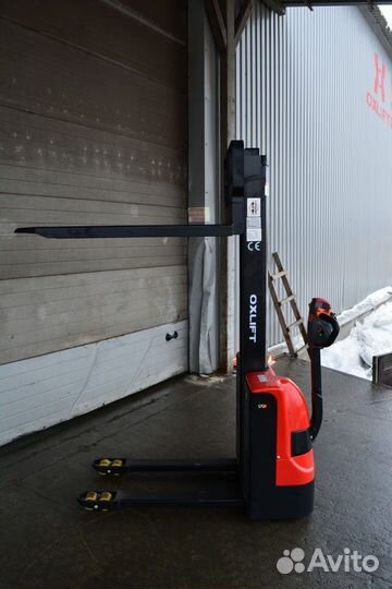 Штабелер новый