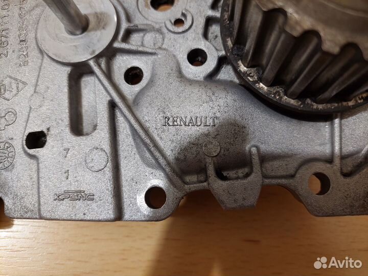 Водяной насос Renault (8200582675). Помпа