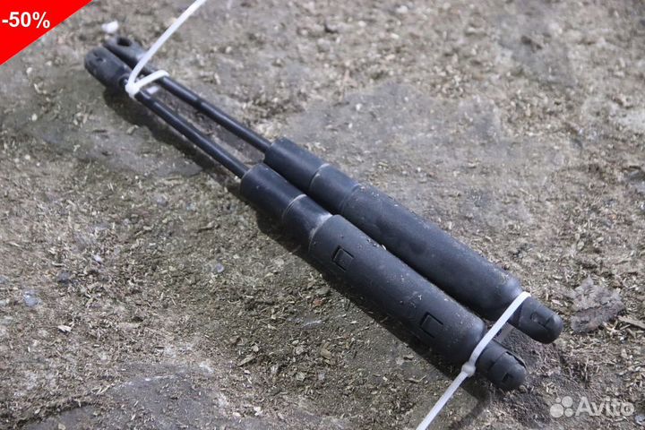 Амортизатор капота на Мерседес S350 W221