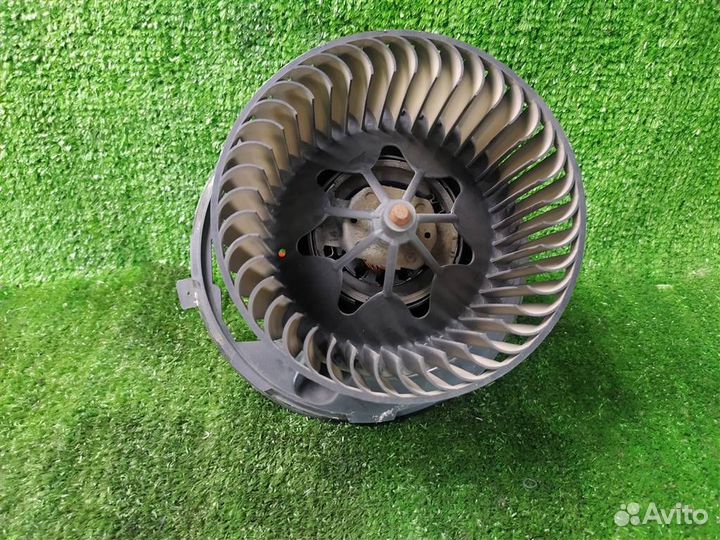 Моторчик печки Volkswagen Passat (B6) (2005-2010)