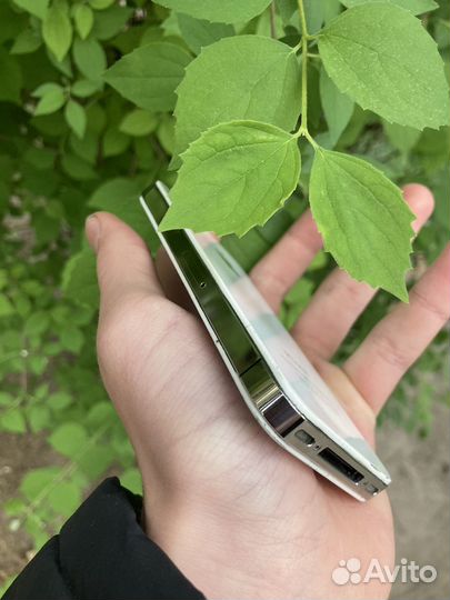 iPhone 4S, 16 ГБ