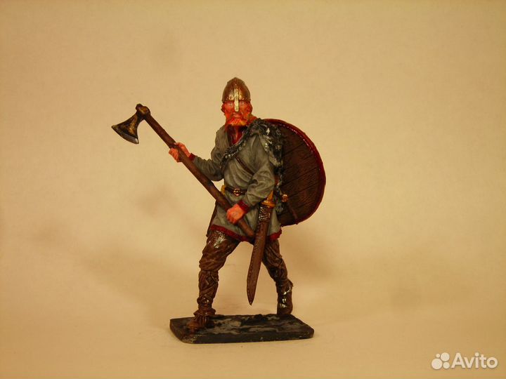 Оловянная миниатюра