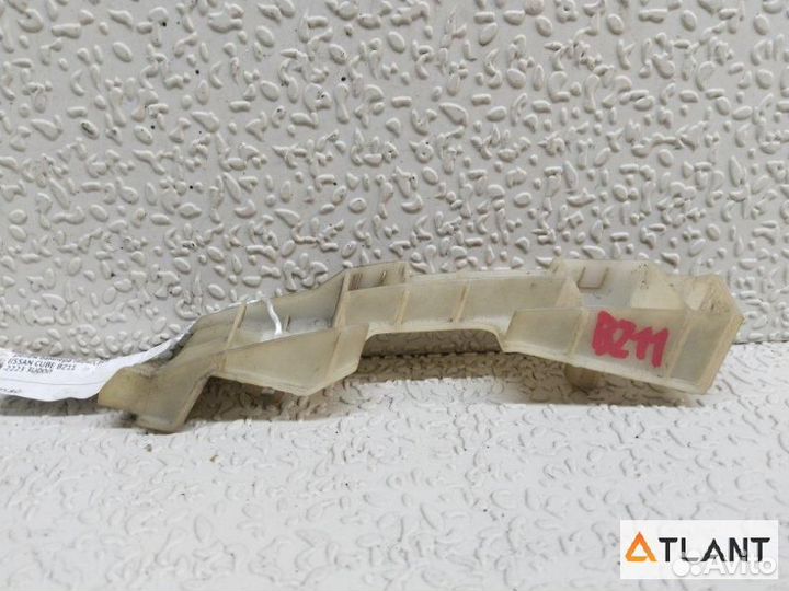 Крепеж бампера передняя левая nissan cube