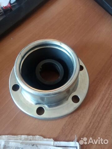 Правый поворотный кулак Renault logan 1